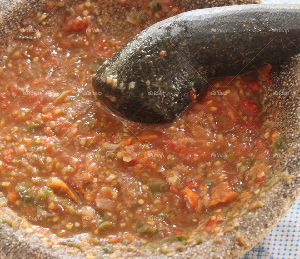 With the main ingredients of chili, tomatoes and shrimp paste after being ground, the name is sambal for the tastes of the people who are sad with traditional chili sauce as a complement when eating