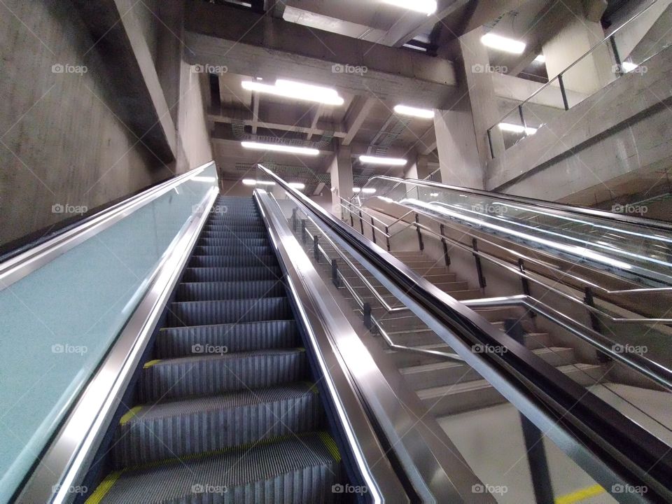 escalera metro de Santiago