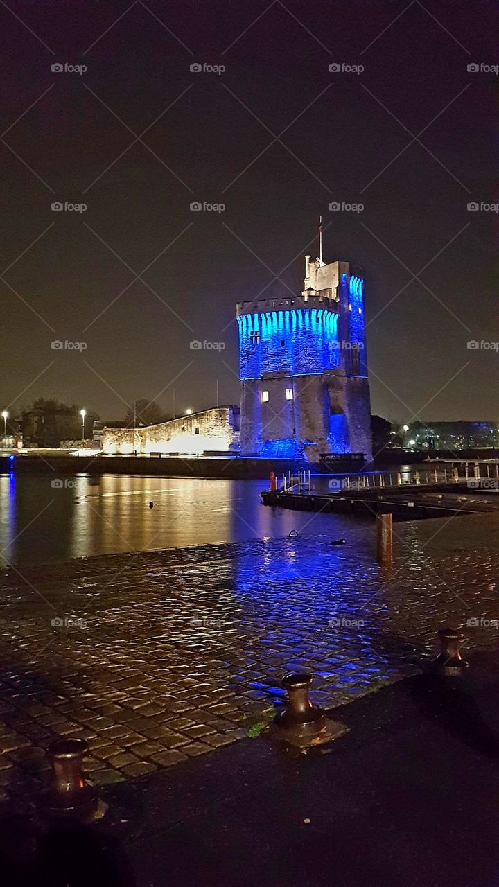 La Rochelle Saint-Nicolas' tower by night