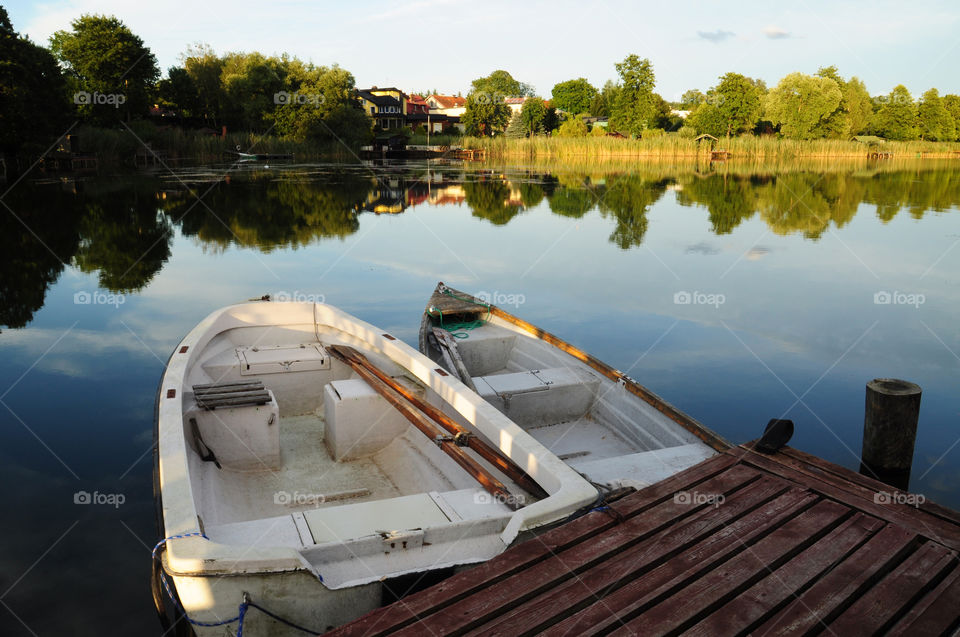 Boats on the lake 