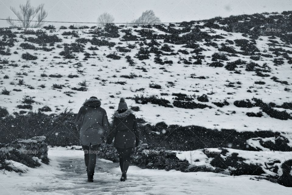 caminando por la nieve