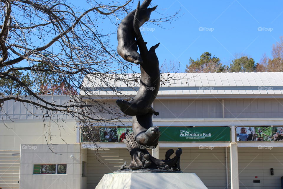 otters statue