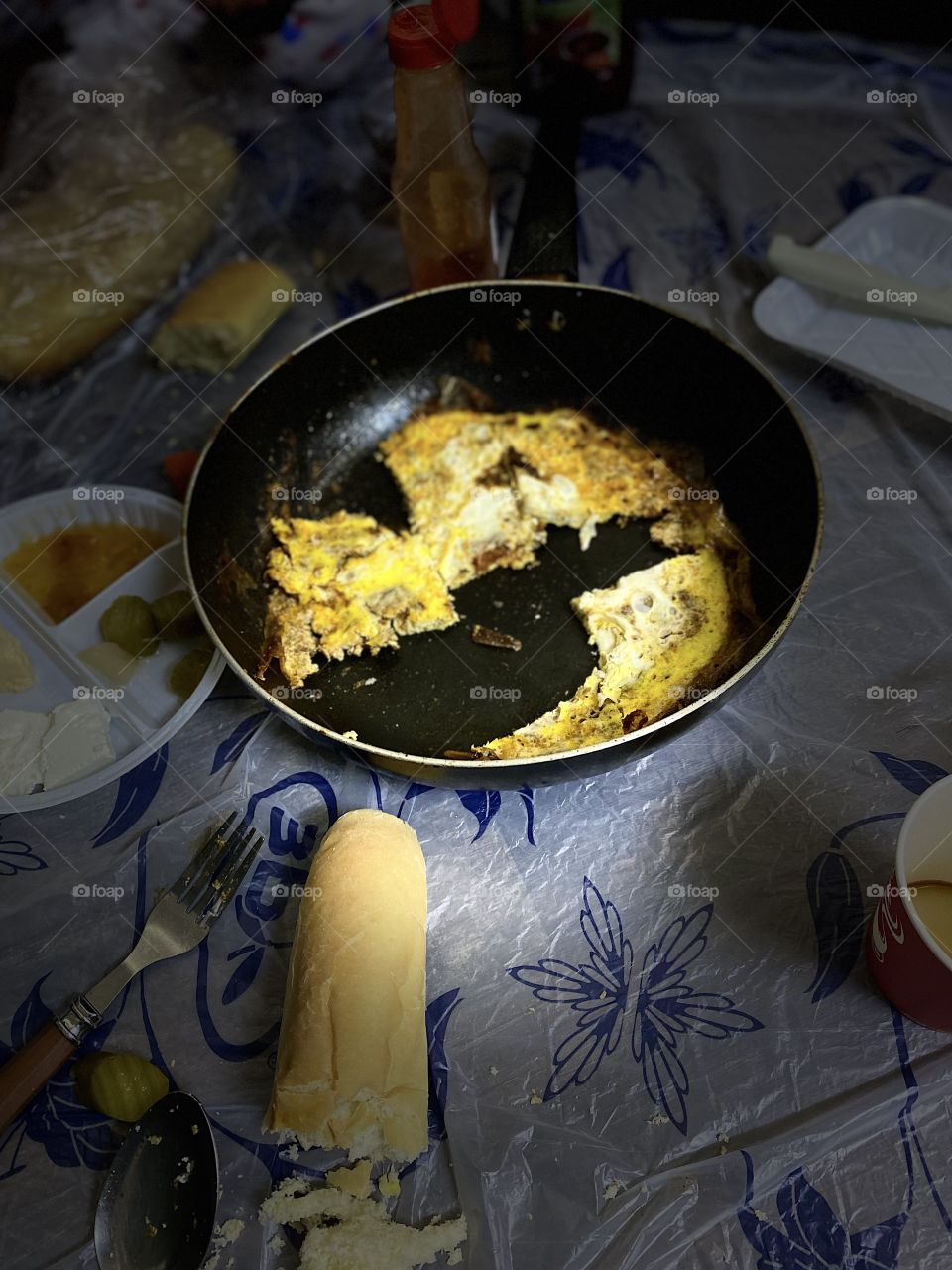 A simple and light dinner with my sister, eggs, tea and jam