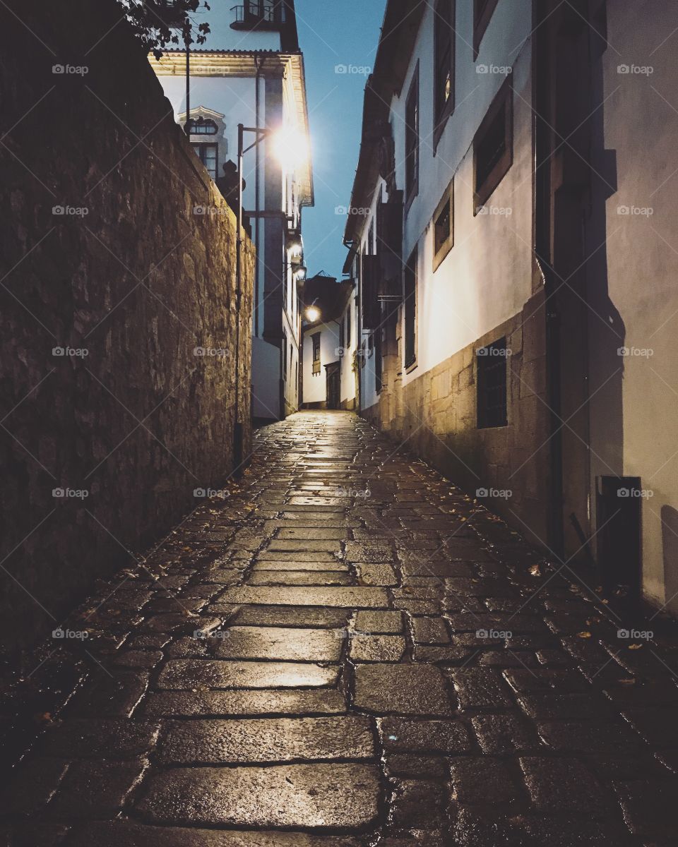 Beautiful alleyway lighting, another hidden path of Porto.