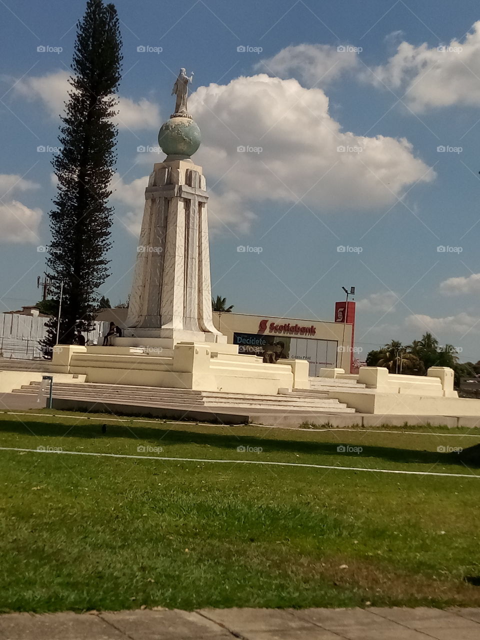 El Salvador del Mundo Monument.San Salvador