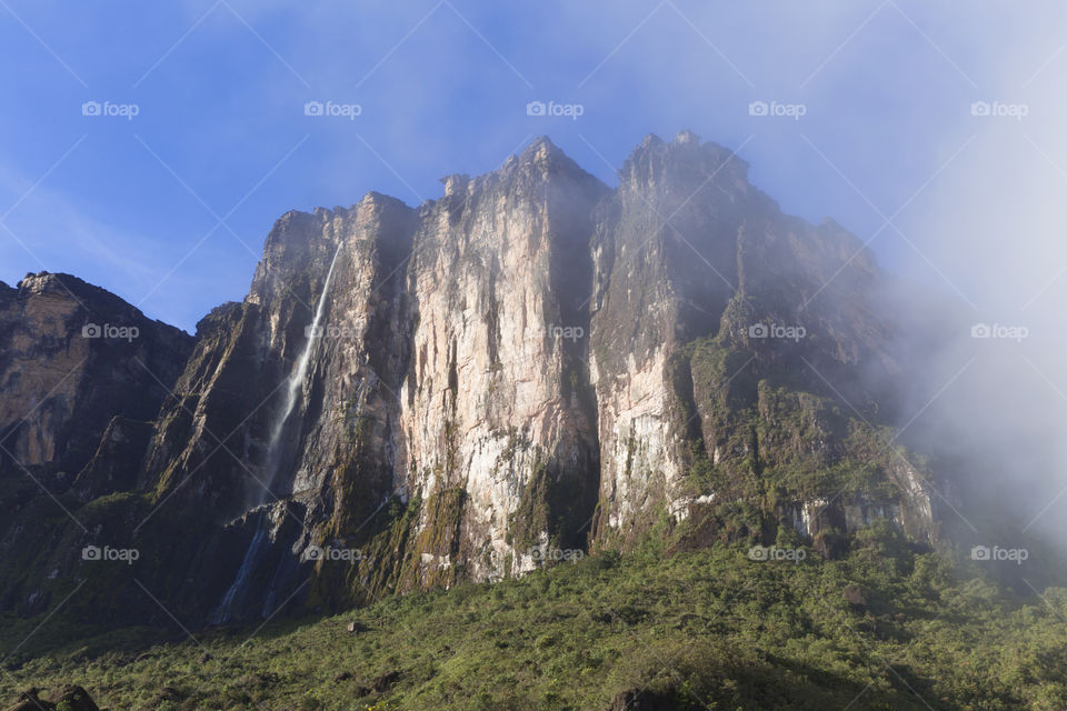 Kukenan falls, Kukenan Tepui in Venezuela, Canaima National Park.