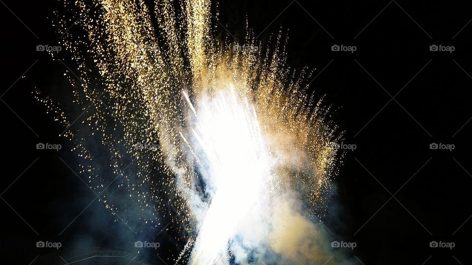 Show piromusical, pirotécnico, fogos de artifícios.