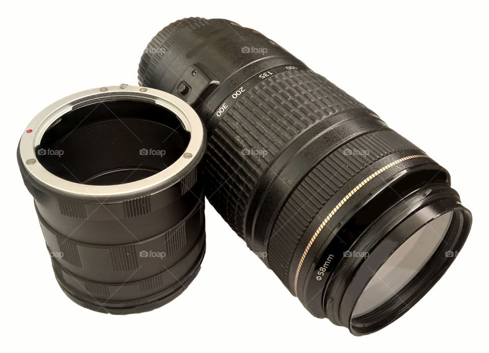 Lens with macro rings