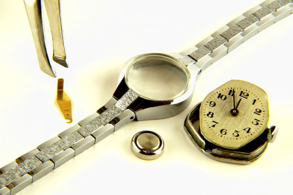 Items of silver wristwatch