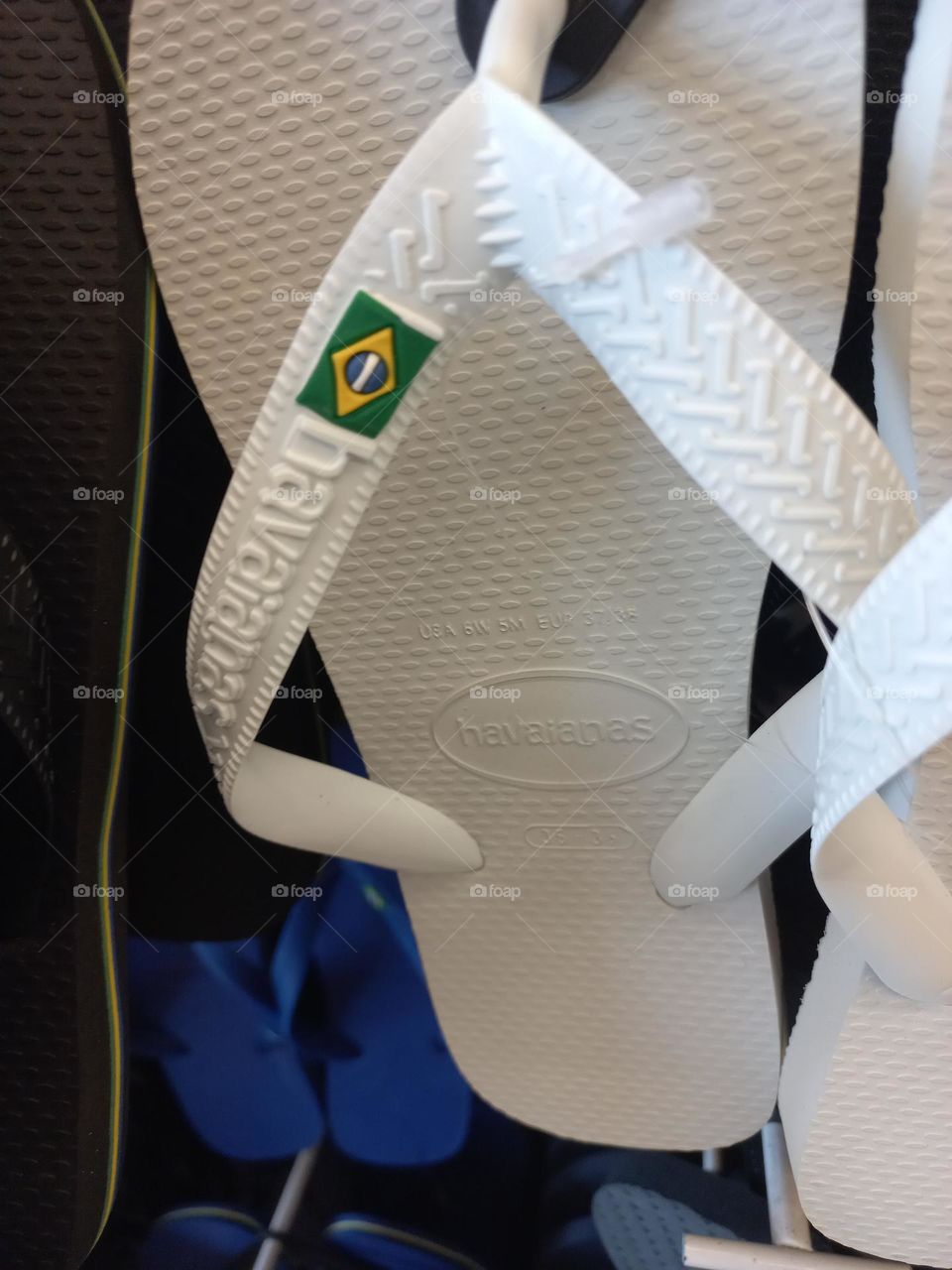 Chinelos Havaianas  o ideal para qualquer  ocasião! Não  escorregam : firmes nos pés e no chão.
