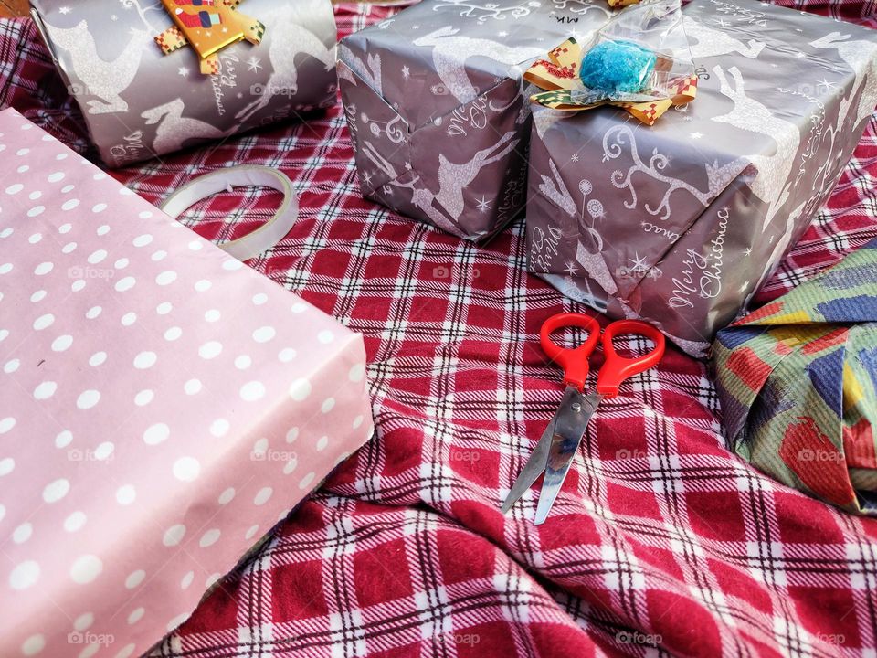 Gifts - wrapping presents