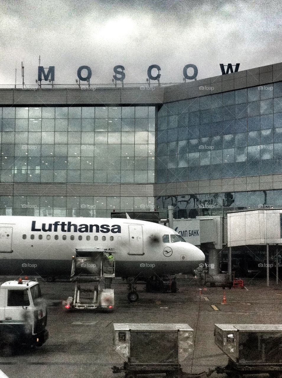 Moscow Airport Lufthansa Plane logo . Moscow Airport Lufthansa Plane logo 