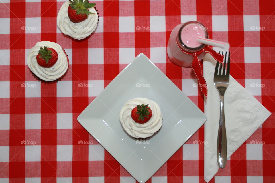 Strawberry Cupcake and Smoothie 