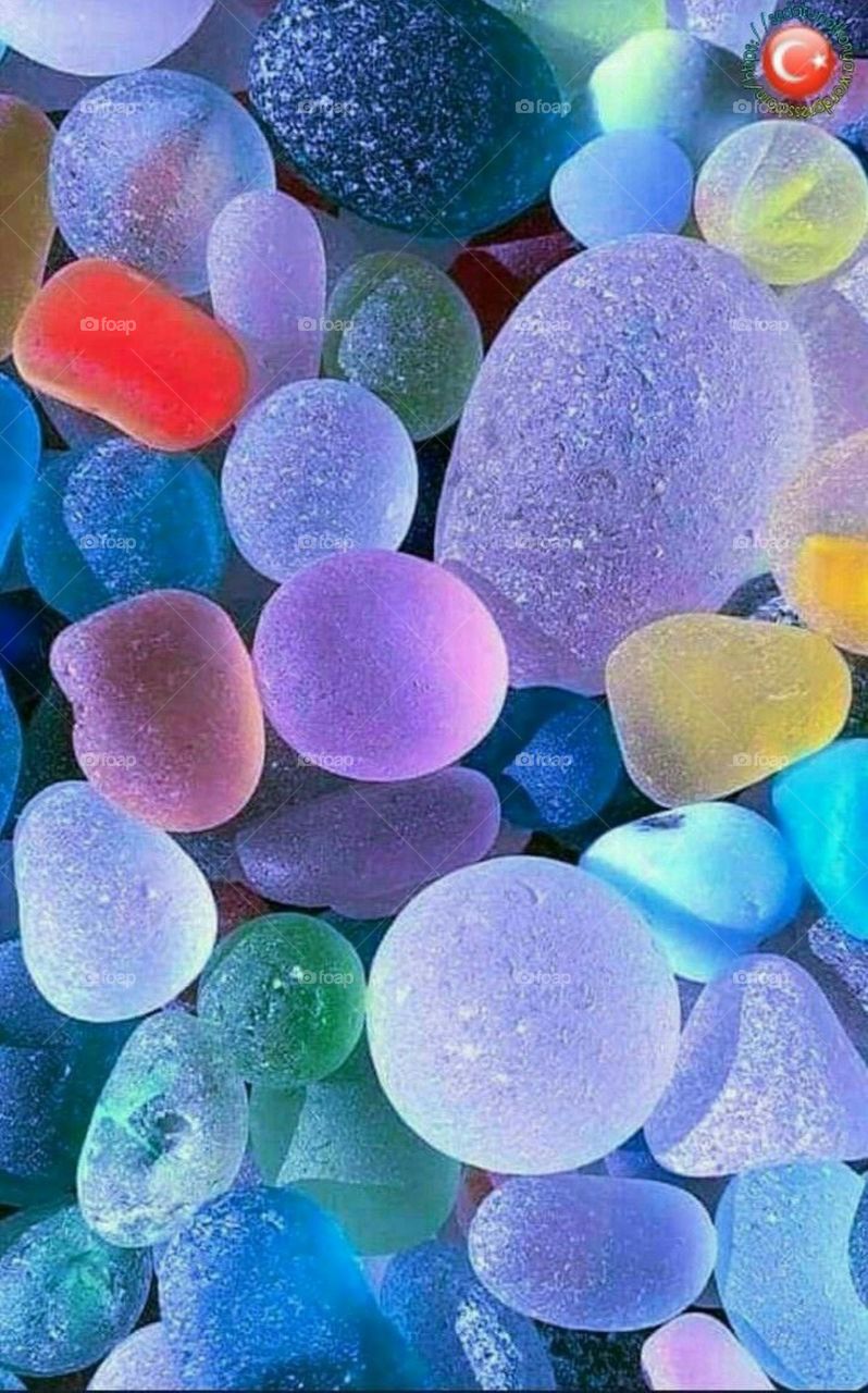 Fun, eye-catching, sparkly sea gems that attract attention