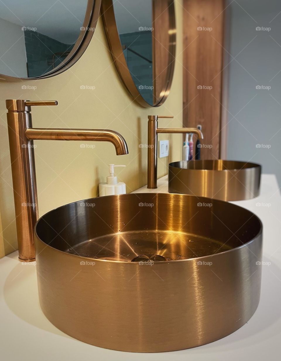 Copper sinks and faucets in a bathroom 