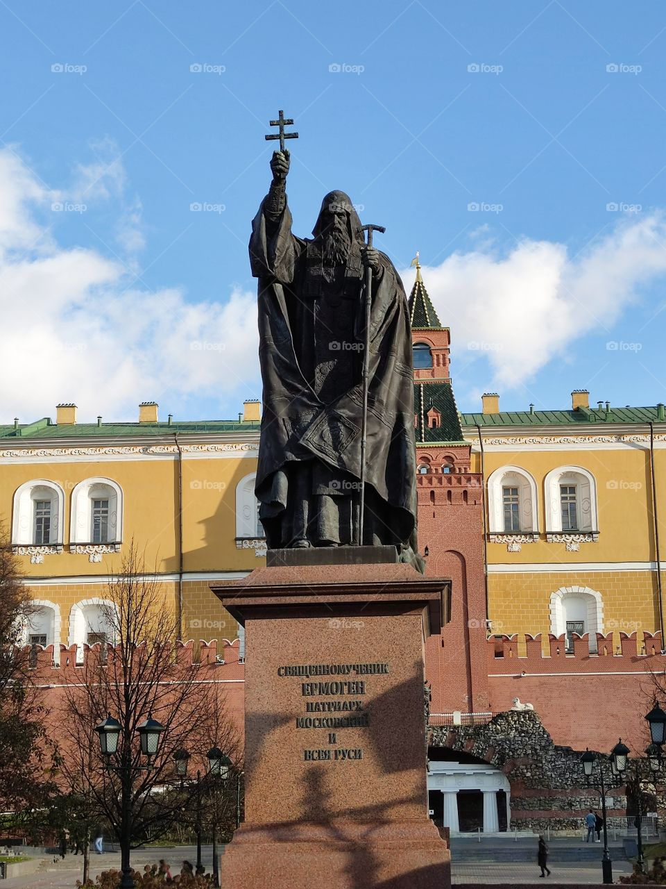 Moscow.  Autumn.  Alexander Garden.  Monument "Patriarch Hermogenes".  In the background the Kremlin wall and the middle Arsenal tower
