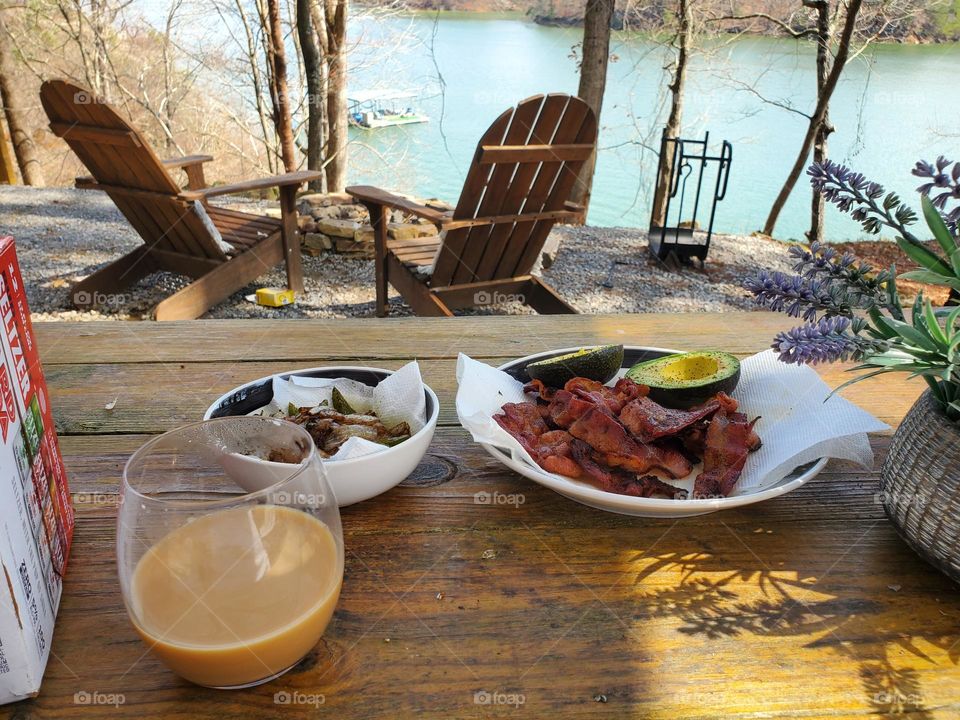 breakfast on the lake