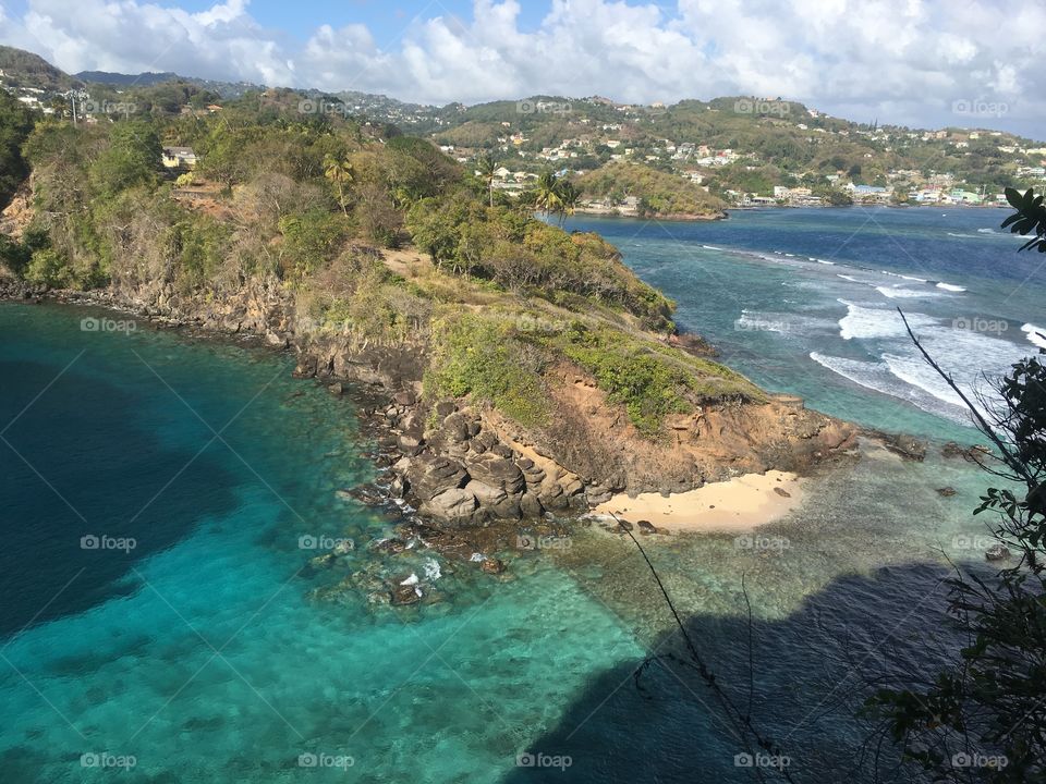 Mayreau between two bays