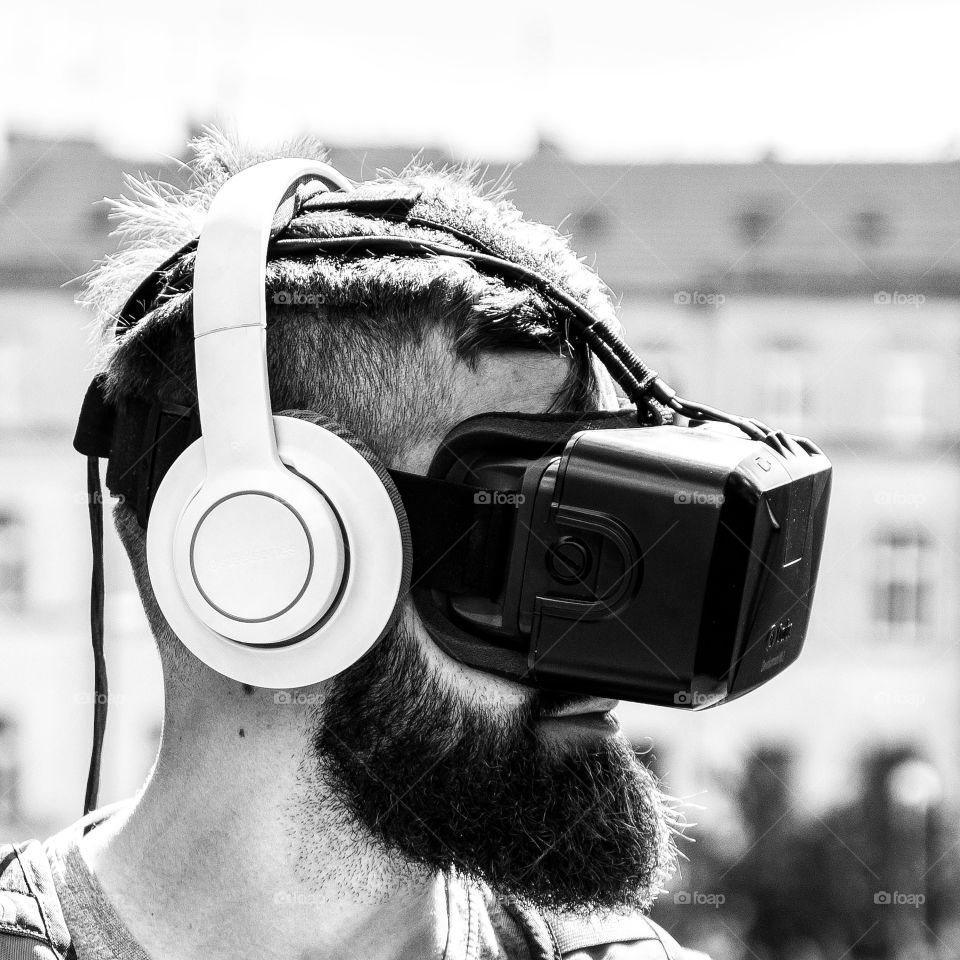 Hipster with oculus rift.