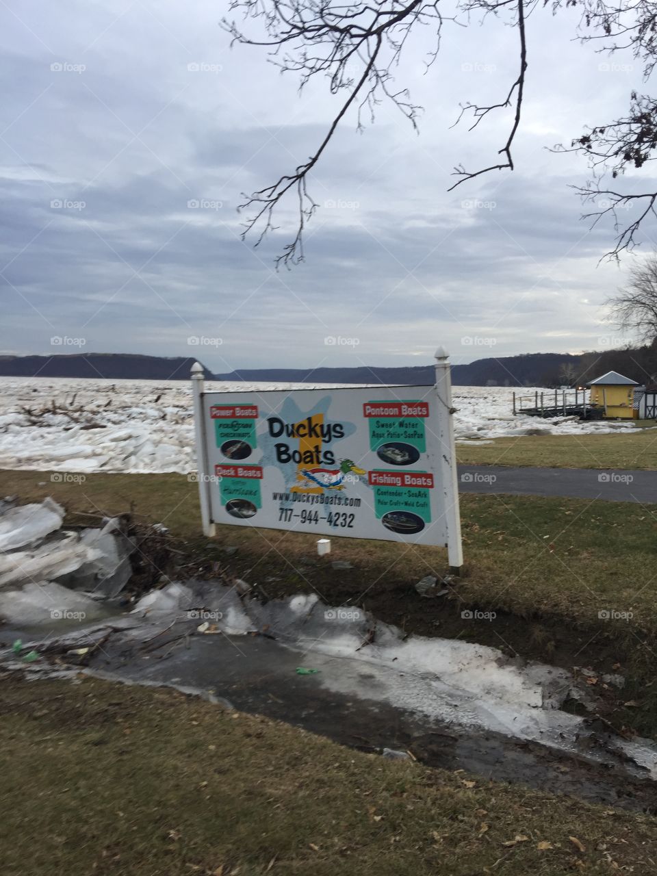 Ice jam on the Susquehanna love the sign ducky’s boats no boats on this river today 
