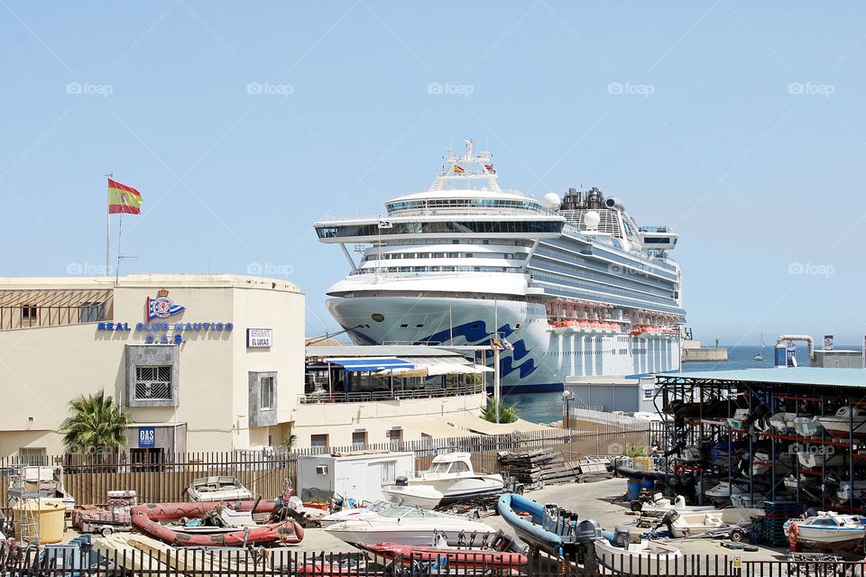 Crucero atracado en el puerto de Ceuta el 6 de agosto del 2019.