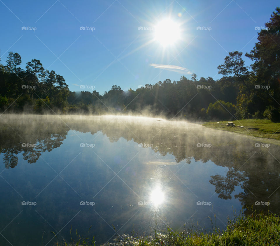 Reflection of sun on idyllic lake