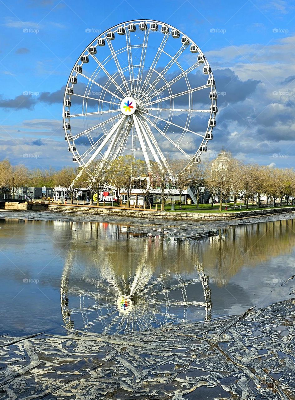 grande roue sur le port de Montréal