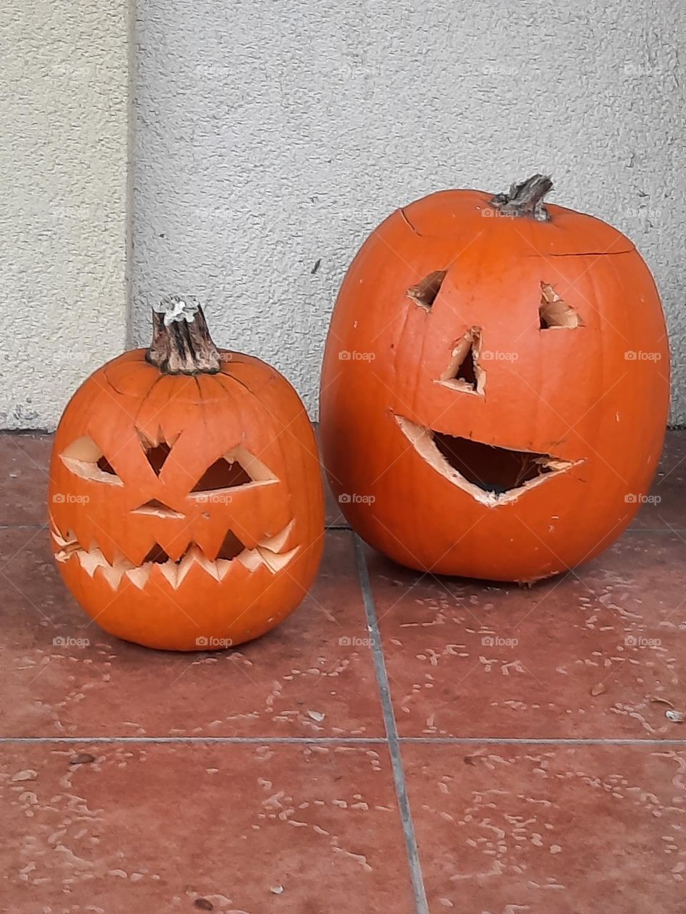 two spooky pumpins on Halloween