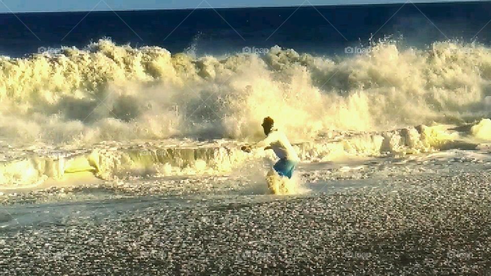 Just tried to get some lovely piece of drift wood on the shores of these Balinese and mesmerizing ocean scenarios...which seemed rather uninviting on this particular day...