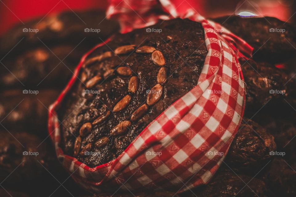 Fruit bread in a vintage look at the Christmas market.