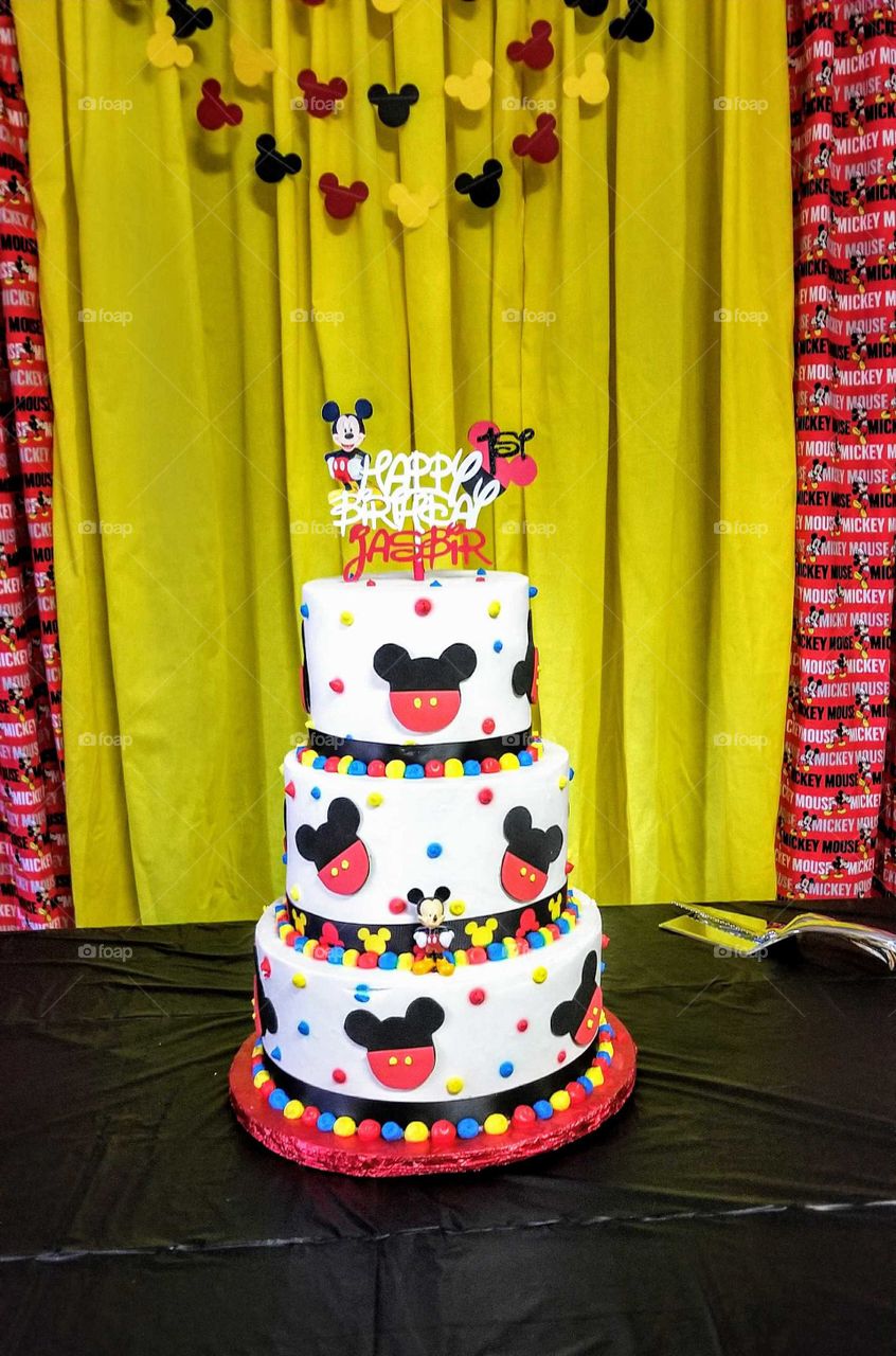 What's a birthday celebration without a cake? Mickey Mouse theme for all ages. Colors always need to vibrant and eye-catching.