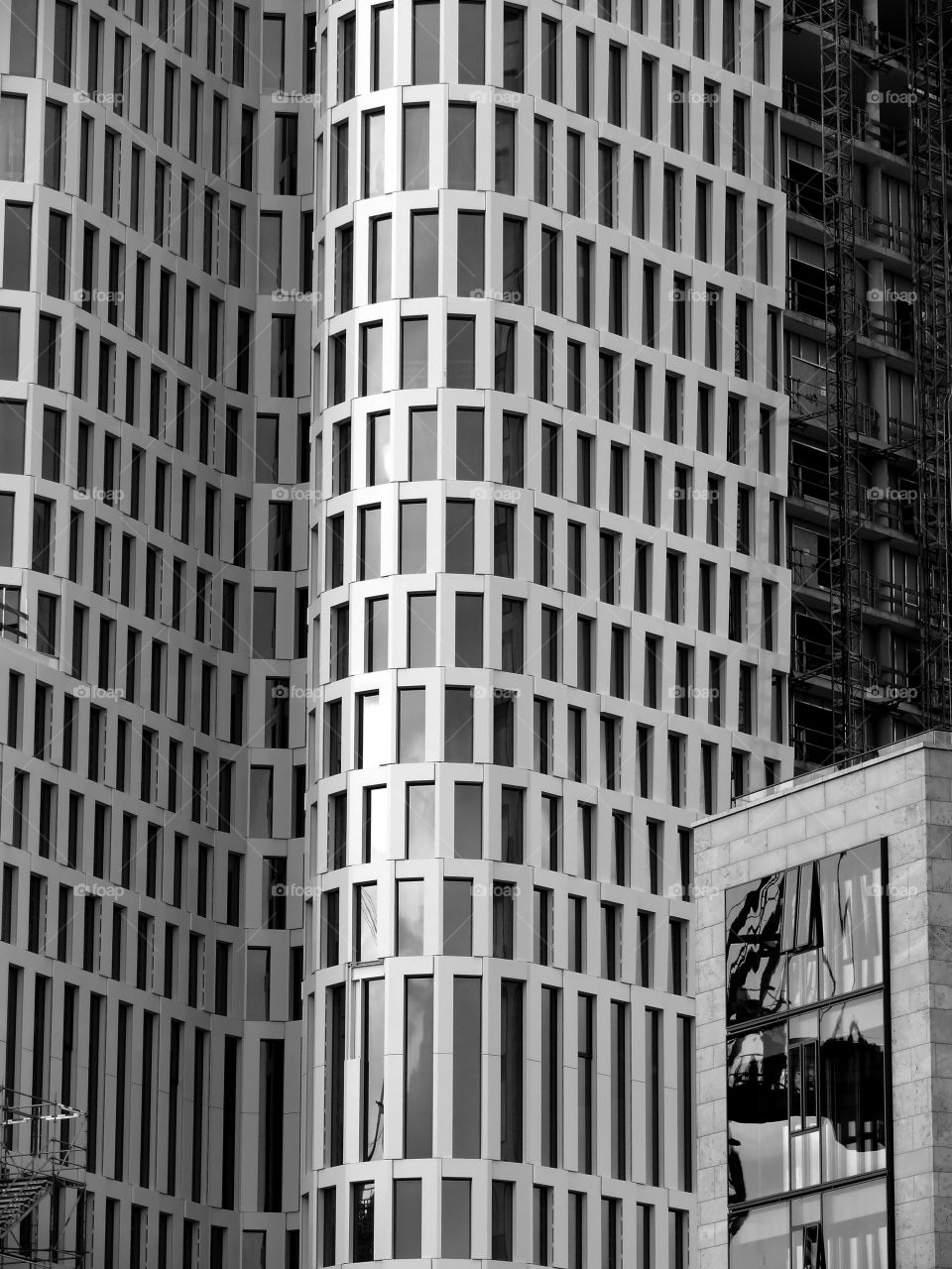 Monochrome photography of the Upper West Berlin building during construction.