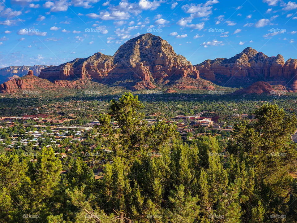 Thunder Mountain looms large over the incredibly gorgeous town of Sedona Arizona