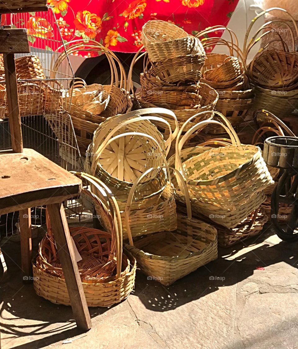 Straw basket in handicrafts fair in Taguatinga - Brasilia / Distrito Federal - Brazil