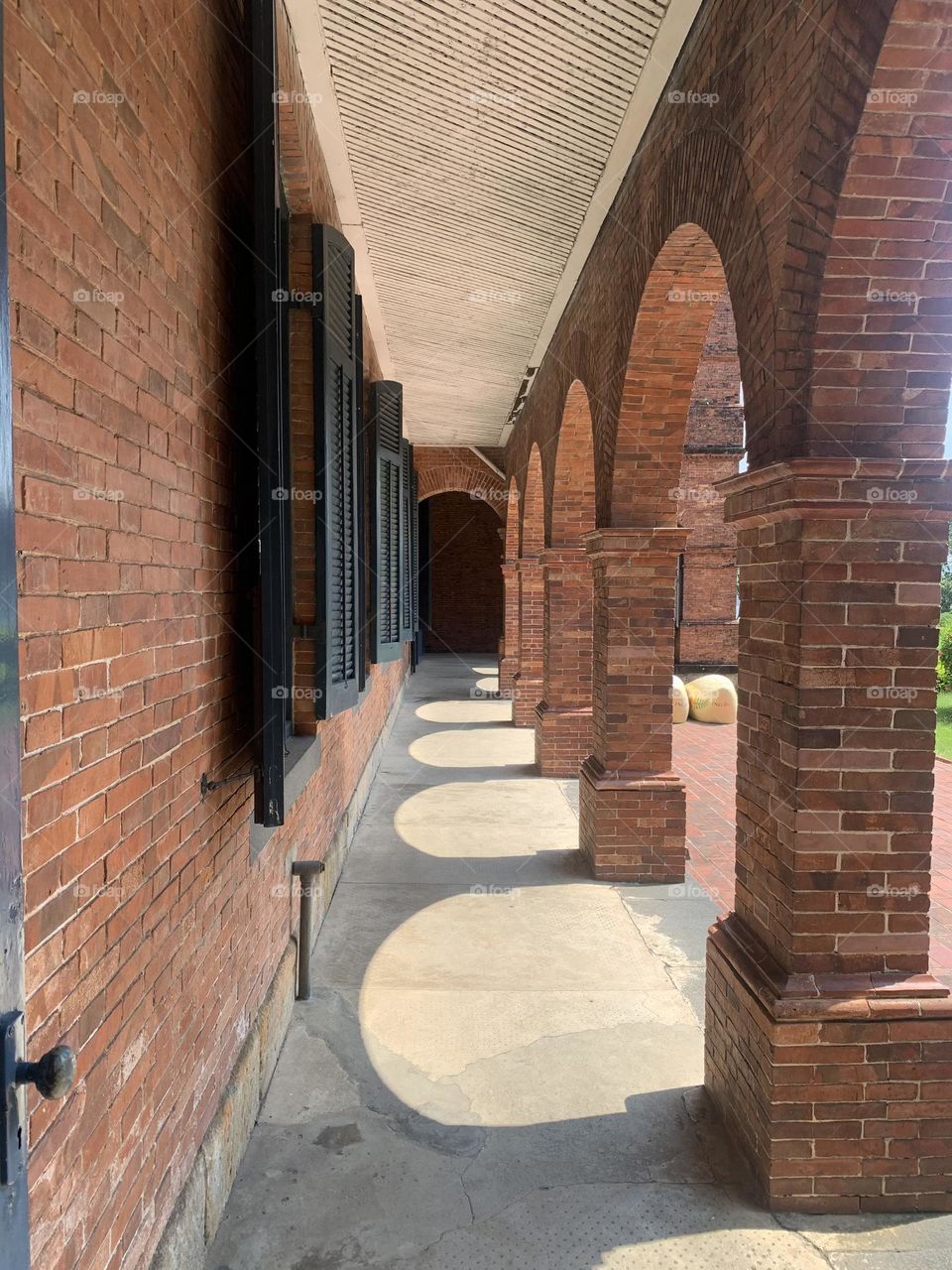 Architecture and its shadow