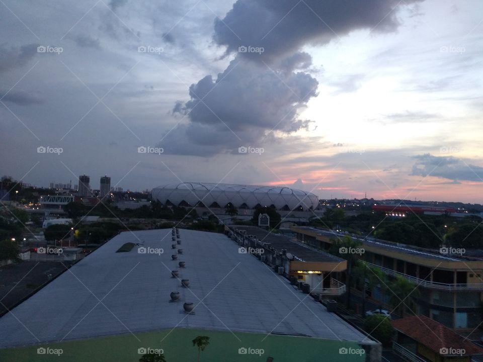 Estádio Arena da Amazônia no por do sol.