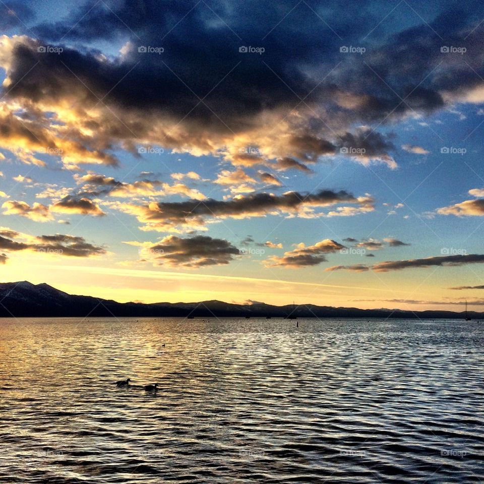 Scenics view of sea at sunset