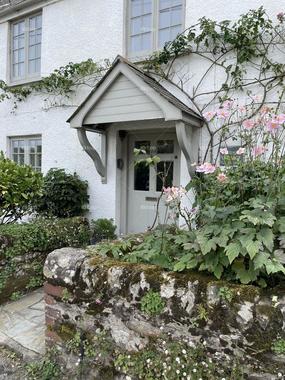 Noss Mayo characterful cottage 