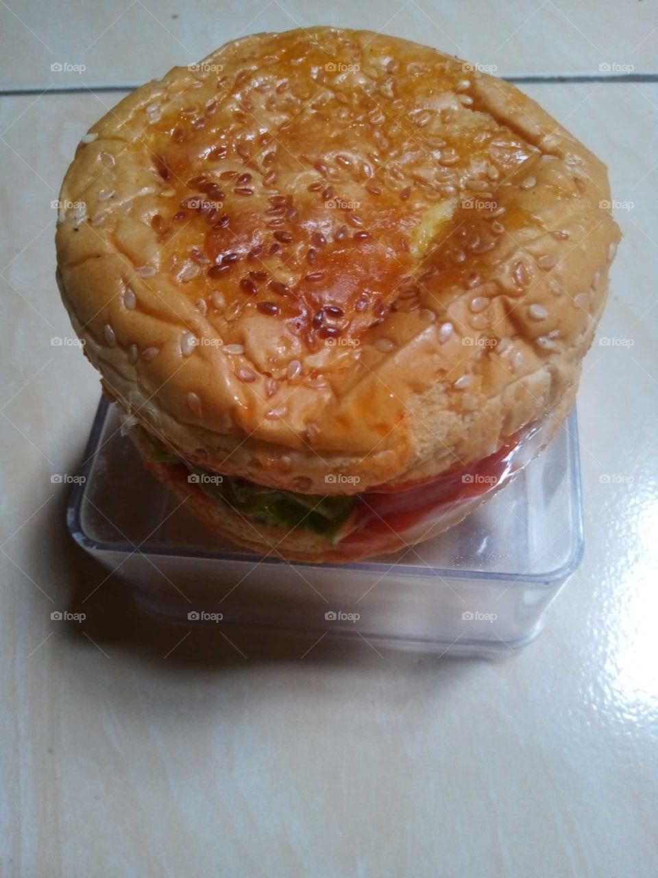 This bread is not bakpau, this bread is only limited to homemade bread and is consumed alone without being sold, so it is possible to eat it while it is still warm.