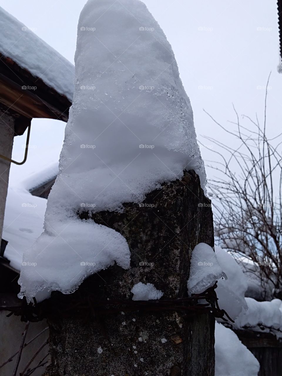 pillon under snow