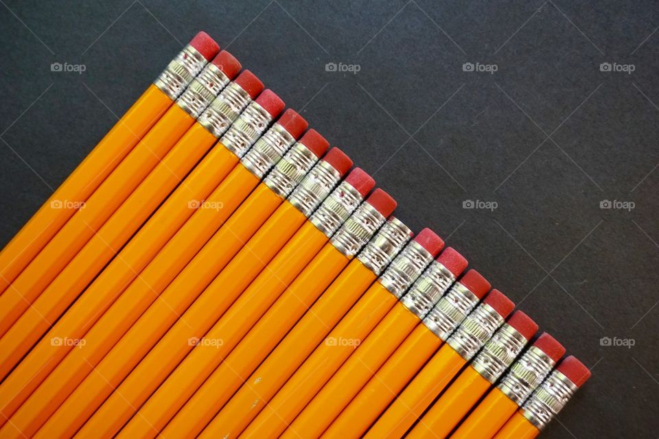 One broken pencil amongst perfect pencils