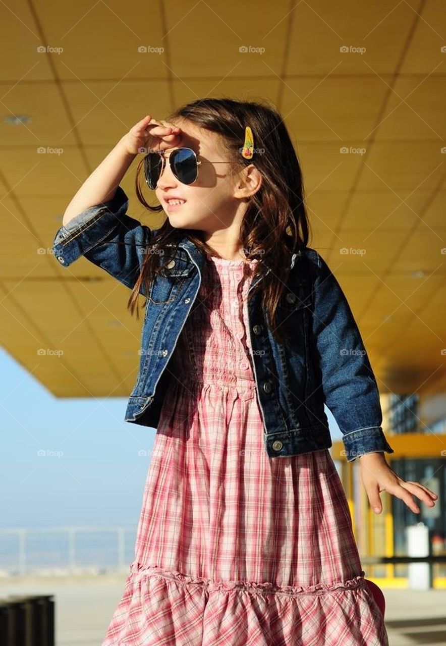 Little girl with sunglasses 