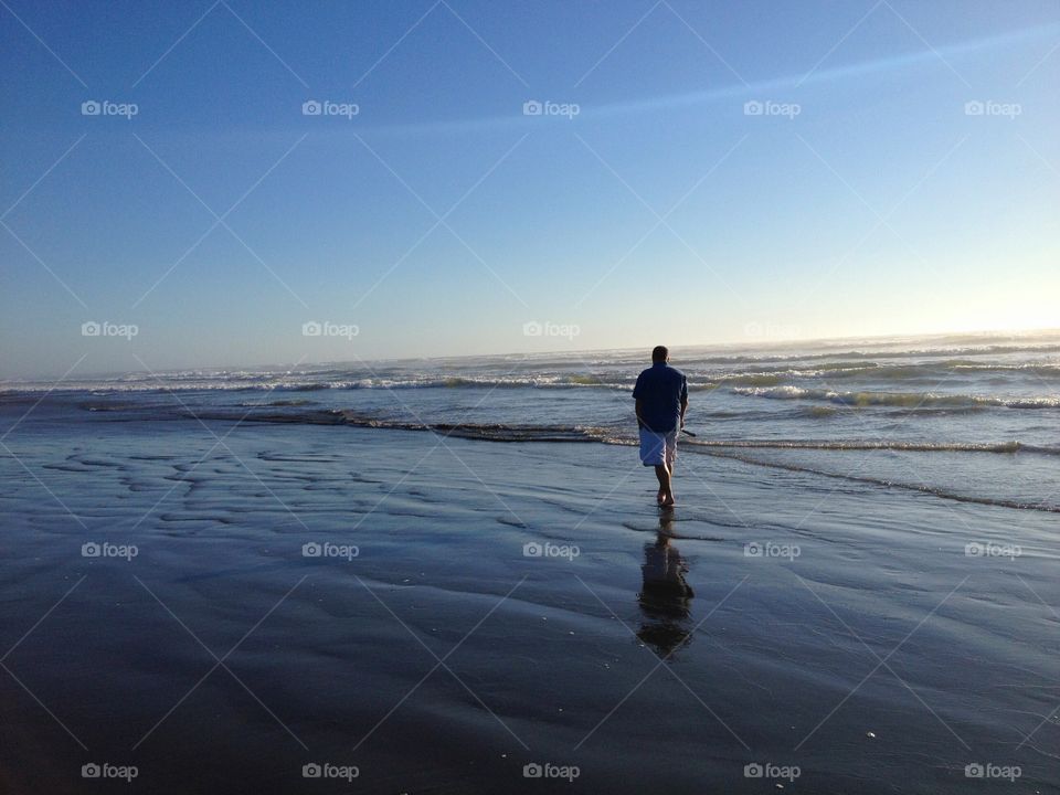 Beach stroll. walking the Washington coast 