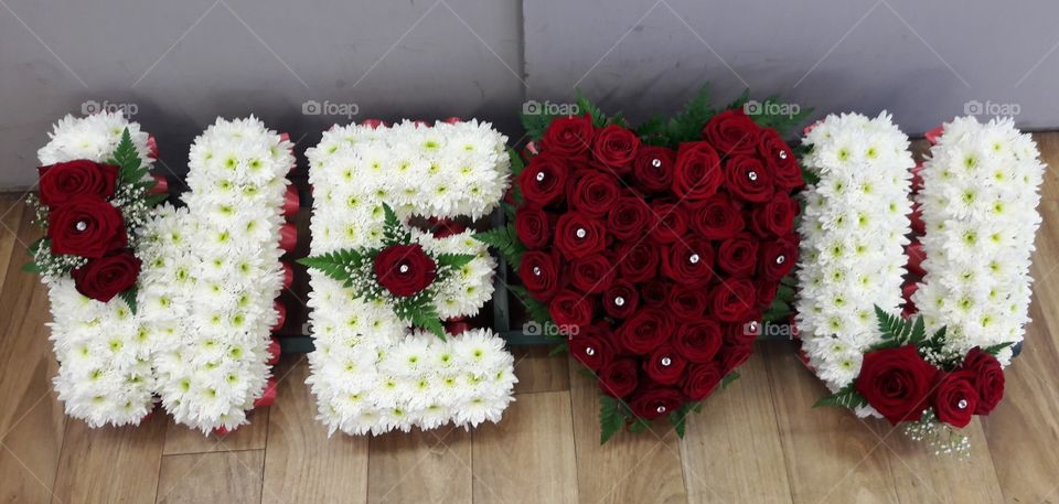 we❤u funeral flower tribute
