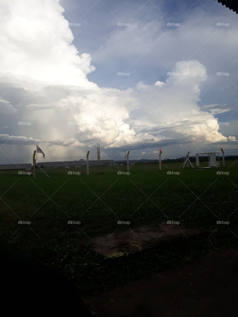 nuvens de chuva e temporal com sol