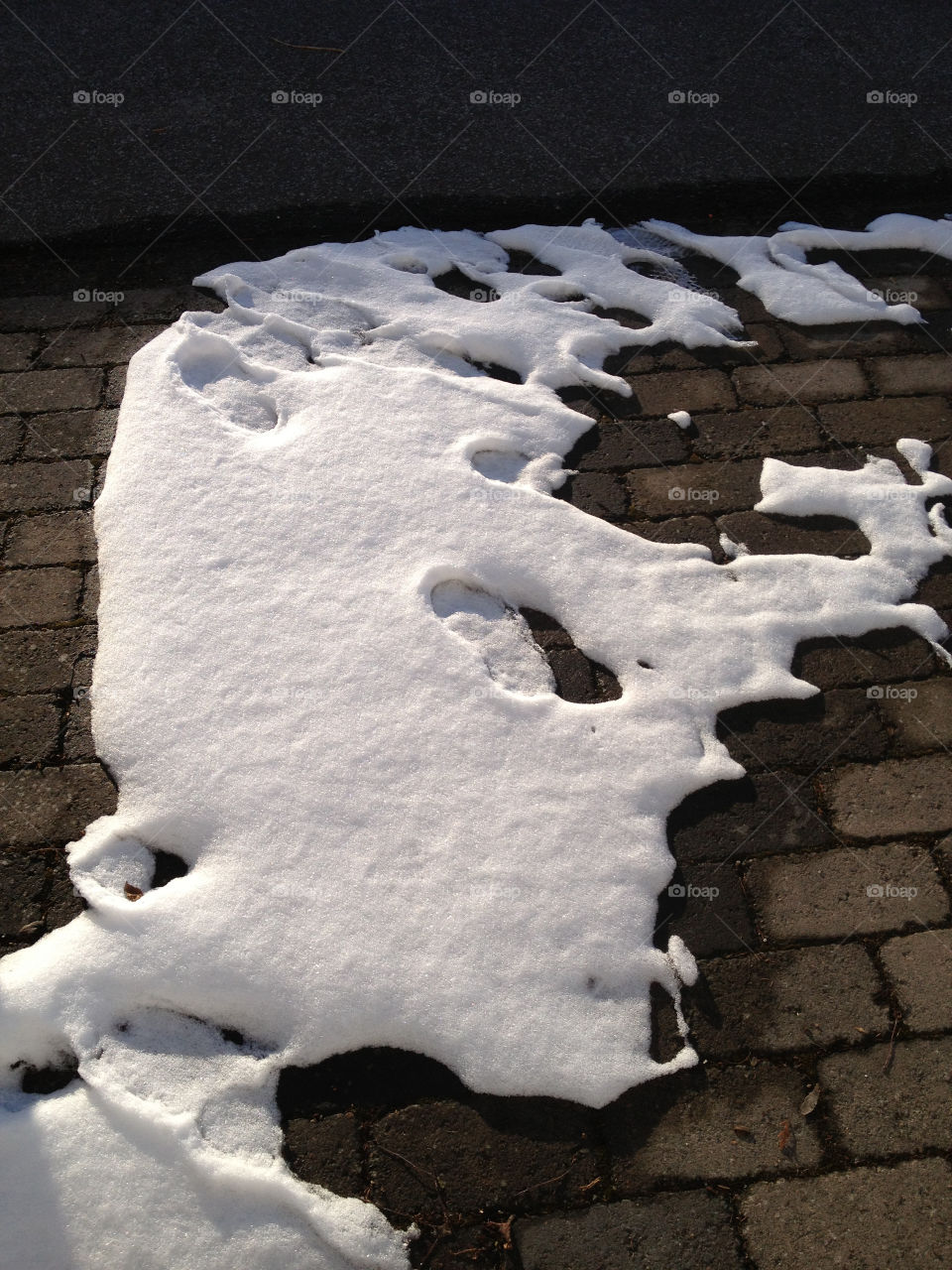 Snow imagin on ground