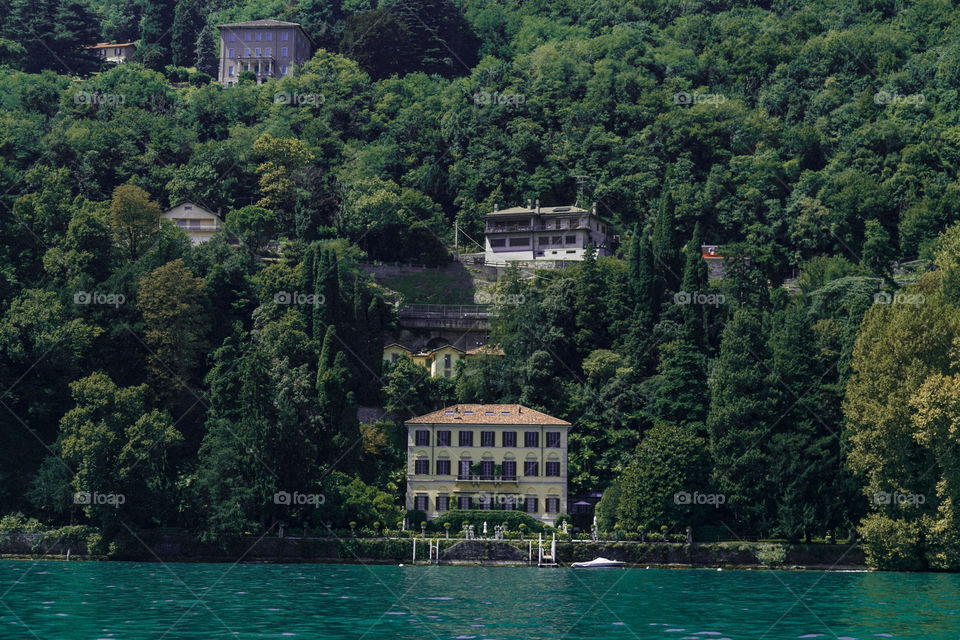 Lago Como no norte da Itália é um lugar lindo para se conhecer na Europa, com paisagens incríveis!