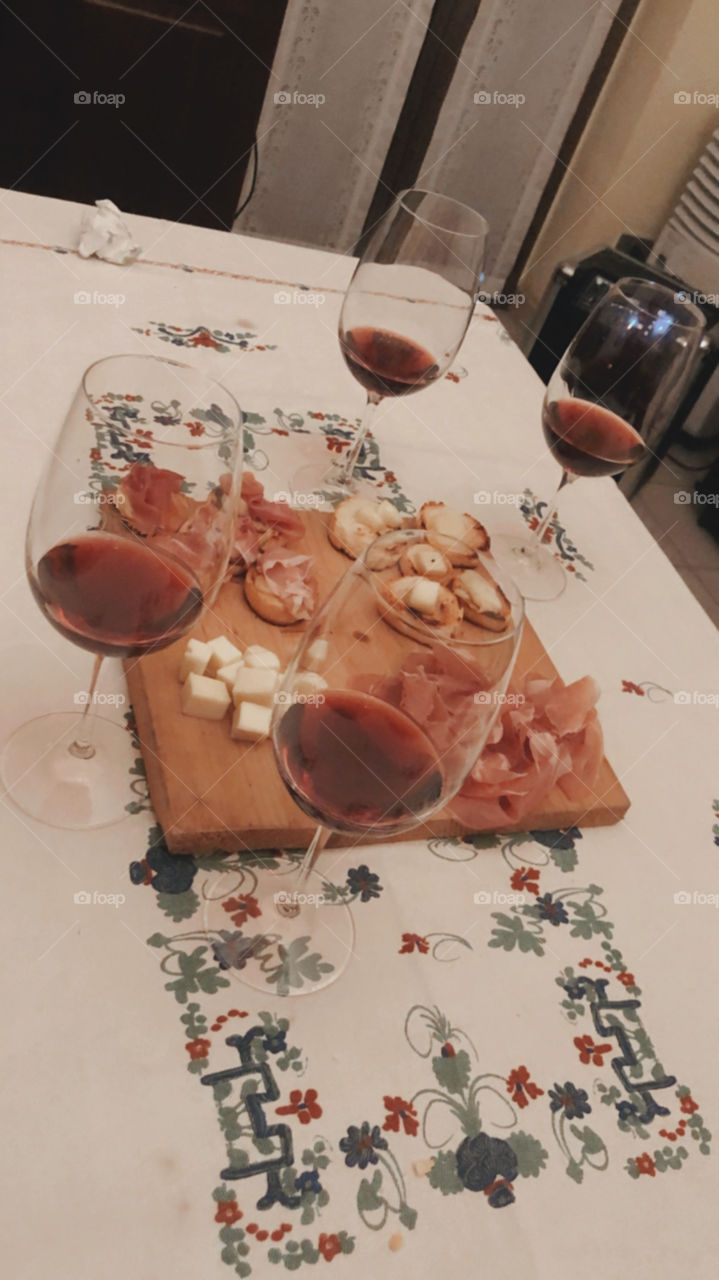 red wine and some food 