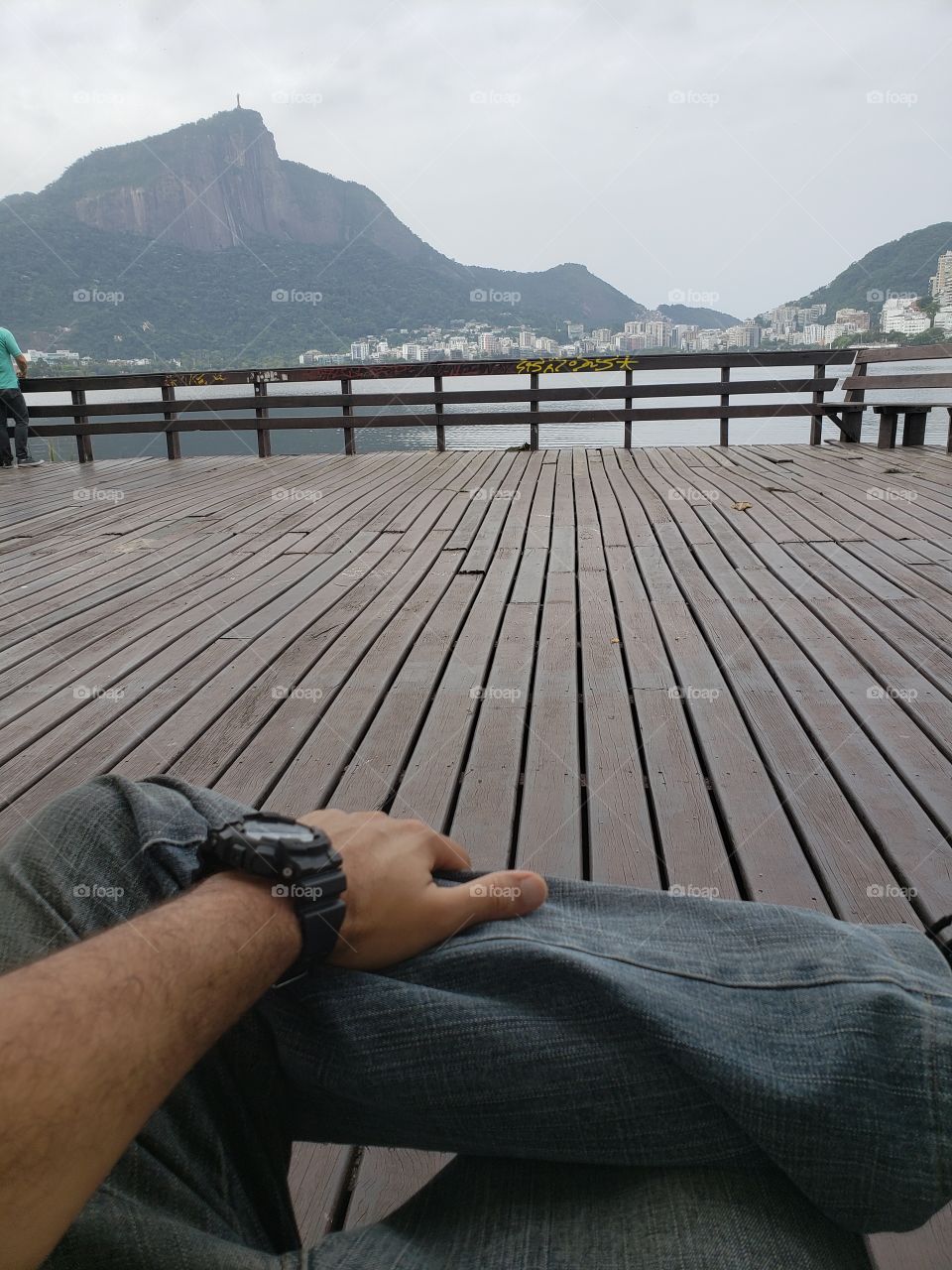 Descansando e apreciando a vista na Lagoa, Leblon, Rio de Janeiro, Brasil.