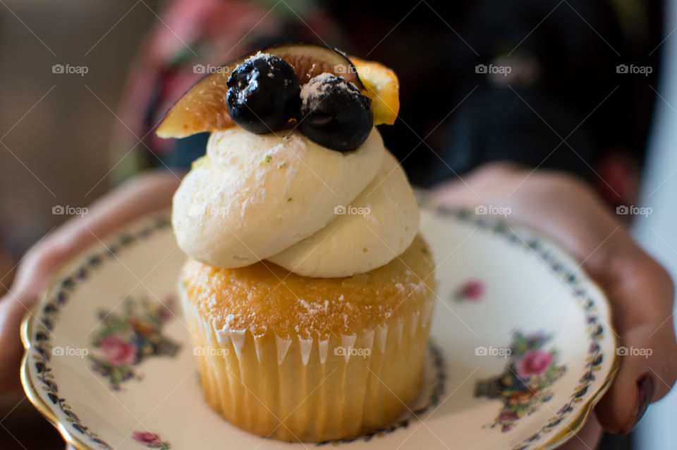 Autumn cupcake with fresh fig and blueberry 
